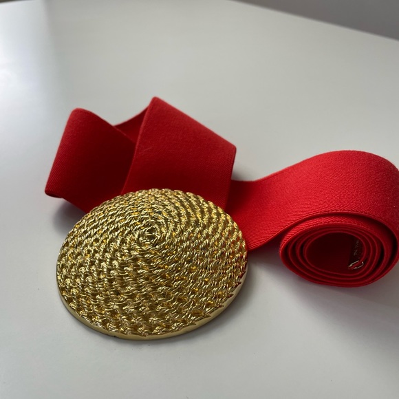 Vintage Pat Pend Red Stretch Waist Belt Featuring Large Round Gold Tone Buckle - Picture 3 of 7